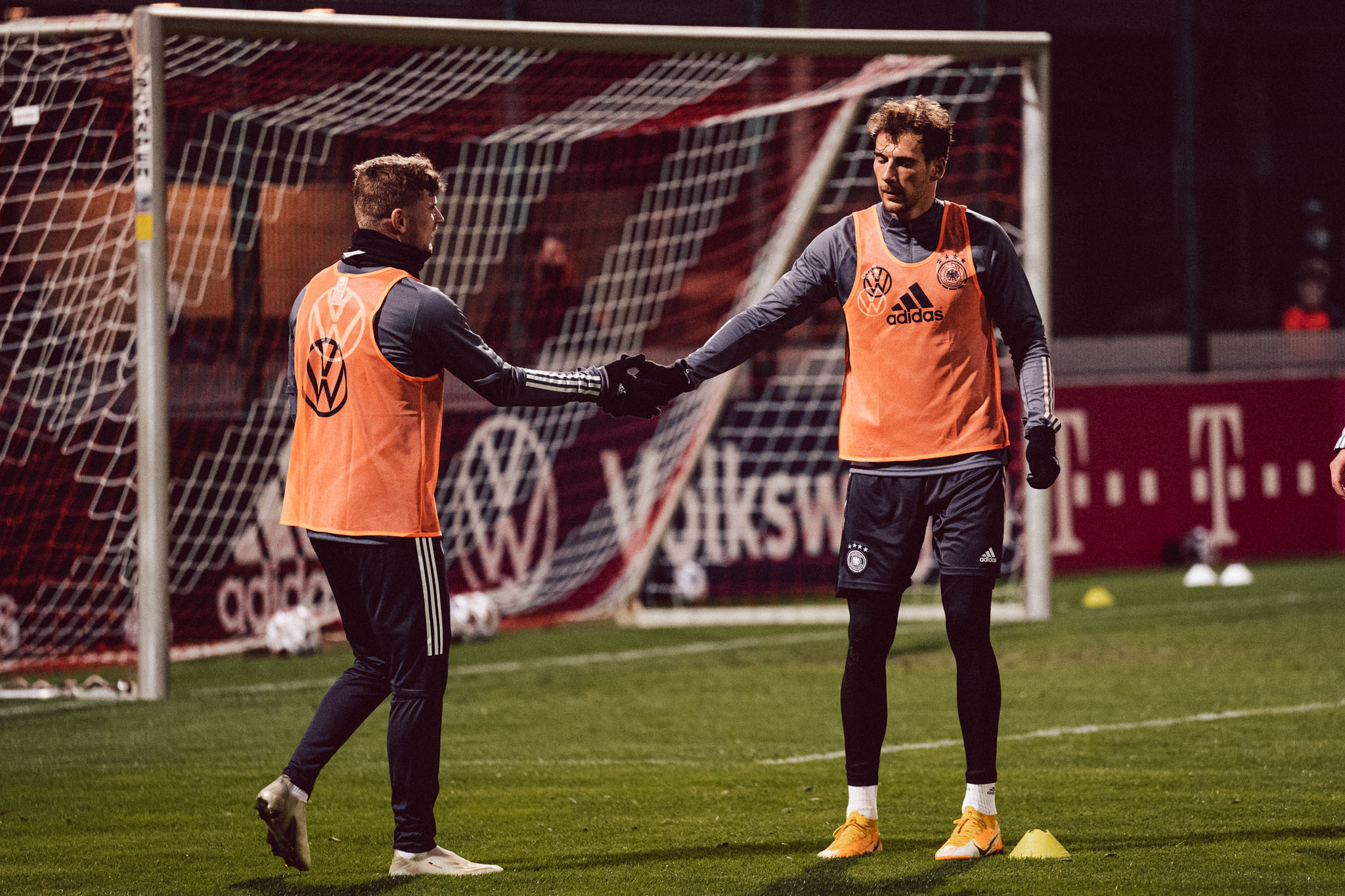 印尼队完胜德国队,黄鸭组合带队取胜 印尼队完胜德国队,黄鸭组合带队取胜