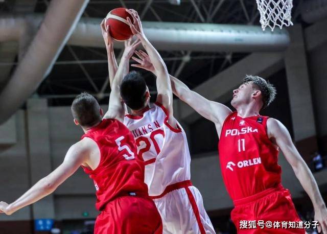 湖人翻盘辽宁队，易建联状态火热