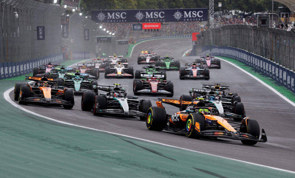 梅赛德斯完胜法拉利，诺里斯统治全场